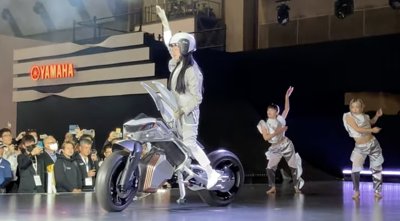 Das skelettartige, futuristische Design des Yamaha Motoroid Konzeptmotorrads.