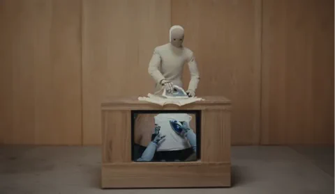 NEO-Roboter von 1X lernt durch Videos