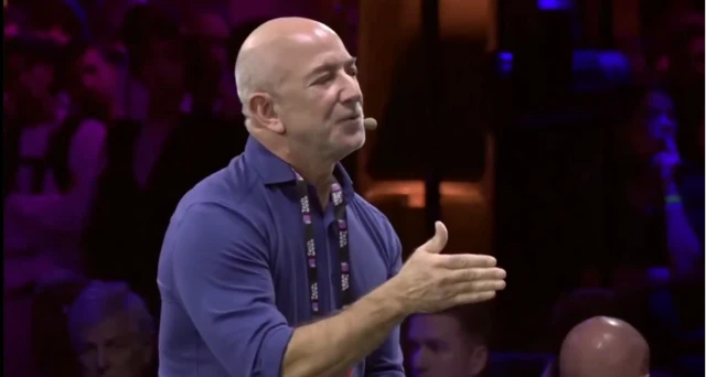 Bezos plant 100-Mrd.-Offensive: KI soll Fabrikarbeiter ersetzen