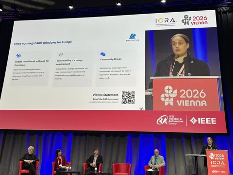 Francesco Ferro, Präsident von euRobotics, präsentiert die drei Kernprinzipien des Vienna Statement auf der ICRA 2026.