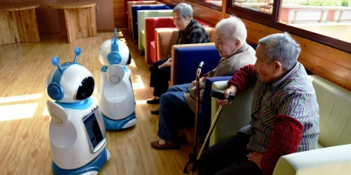 Chinas KI-Plan: Roboter in jedem Haus während Europa regelt