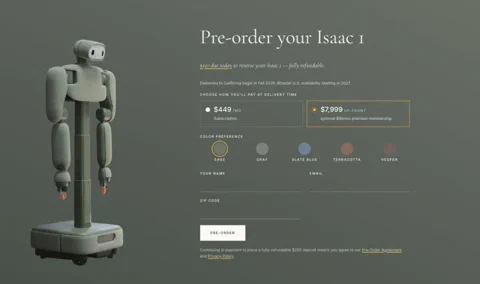 Der Isaac 1 Humanoid von Weave Robotics faltet vorsichtig ein leuchtend orangefarbenes Handtuch auf einem Sofa.
