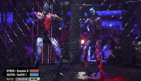 REK0's erster Robot-Cage-Fight: Ein historisches und polarisierendes Spektakel