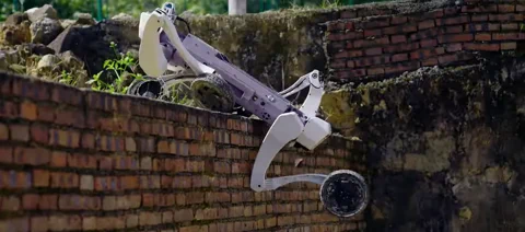 Der Lightyear M1 Roboter bei einer Demonstration seiner Geländetauglichkeit.