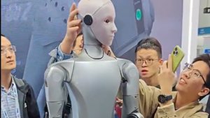 Unitree H2 Humanoid auf der IROS 2025: Kein LiDAR in Sicht