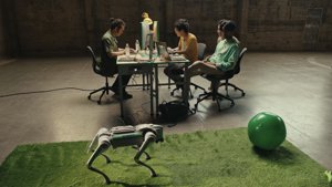 Anthropic's Claude KI bringt Robohund Tricks bei