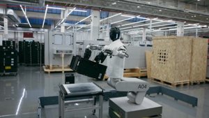 Schichtbeginn: Humanoid-Roboter HMND 01 im Einsatz bei Siemens