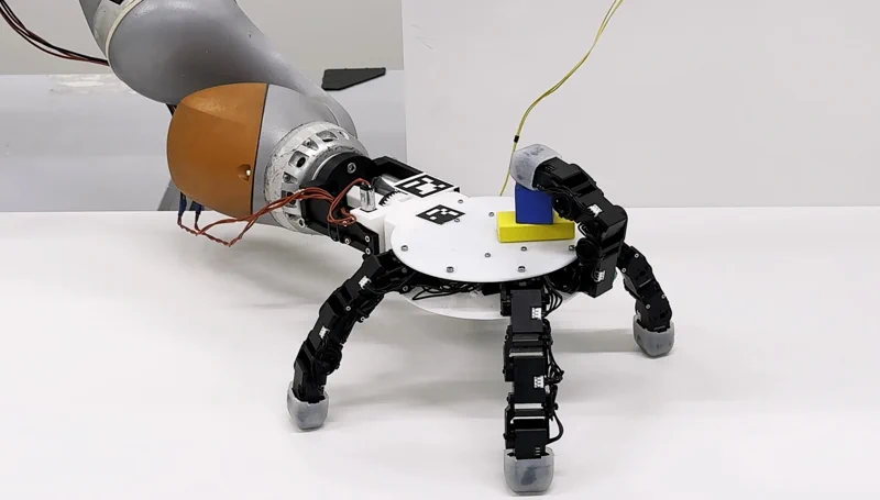 T-1000 lässt grüßen: EPFL-Roboterhand schmilzt für idealen Halt