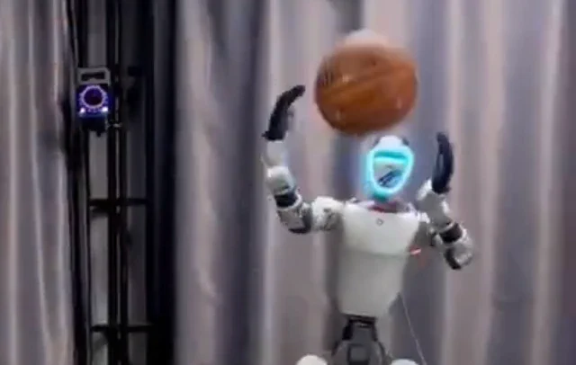HumanX: Roboter lernen Sport und Boxen nur durch Video-Watching