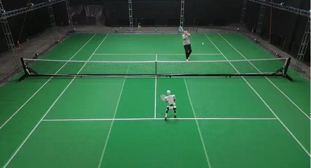 Tennis-KI: Wie ein Roboter seinen Schöpfer im Spiel besiegte