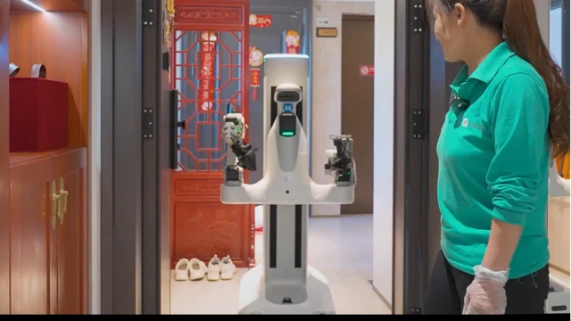 Chinas neue Putzkolonnen: Mensch und KI-Roboter im Team