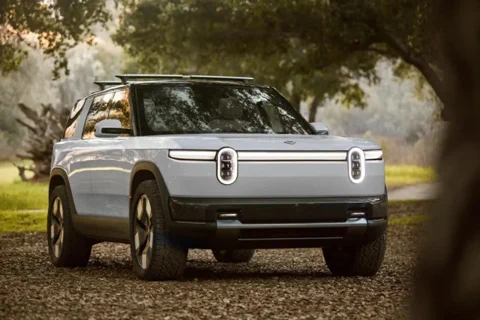 Ubers 1,25-Mrd.-Dollar-Wette: 50.000 Rivian-Robotaxis kommen