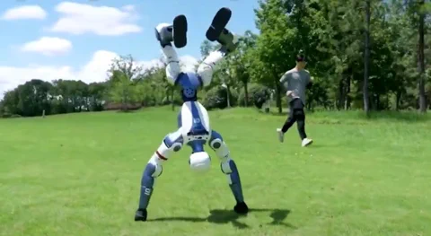 Unitree G1 Humanoid Drops for $16,000, Upending the Robotics Market