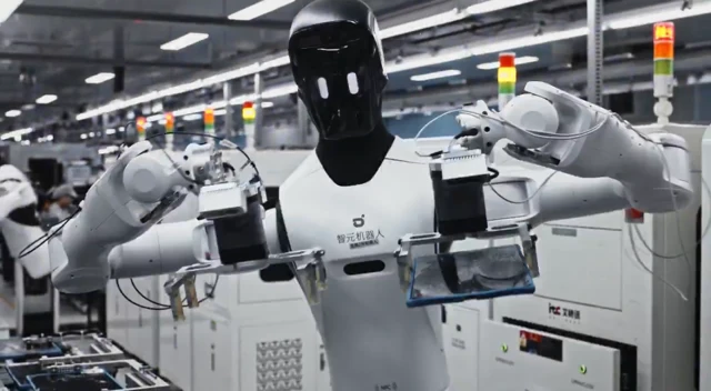 Humanoide Roboter arbeiten jetzt offiziell in Elektronikfabrik