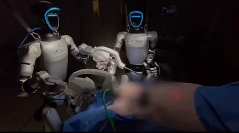 Humanoider Roboter führt OP mit Standardwerkzeugen durch