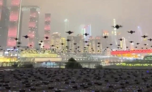 China führt Drohnenschwarm-Technologie mit faszinierender Show an