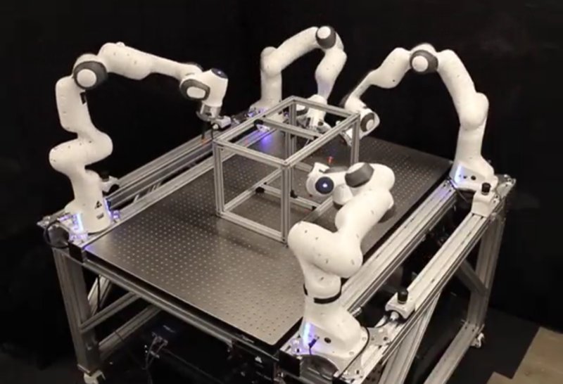 RoboBallet: KI choreografiert Roboterarme mit Präzision