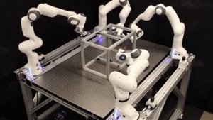 RoboBallet: KI choreografiert Roboterarme mit Präzision
