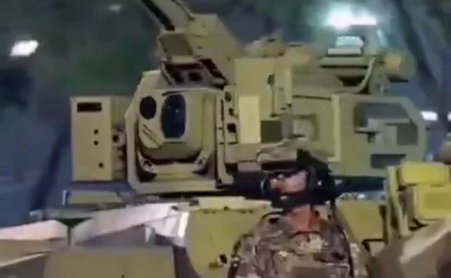 VR-gesteuerte Kanonen: Der Anbruch der Mecha-Kriegsführung