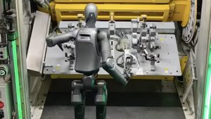 Figure Humanoider Roboter absolviert 20-Stunden-Schicht in BMW-Produktionslinie
