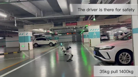 Unitree G1 Roboter zieht 1400 kg Auto