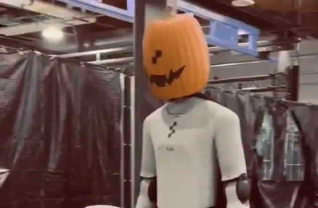 Figure 03 hátborzongató sétája: Halloween különkiadás