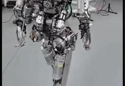 XPeng Roboter: Stahl statt Haut für den futuristischen Schritt