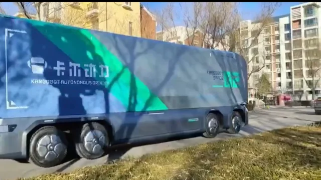 KargoBot önvezető teherautója szállít Kínában