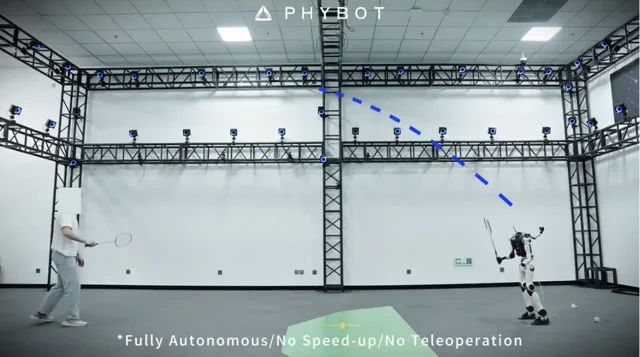 PHYBOT C1 Roboter tauscht Hausarbeit gegen Badminton