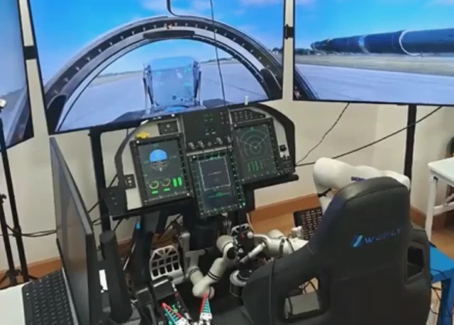 Präzision im Cockpit: Dieser Roboterarm lügt nie