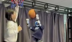 Unitree G1: Humanoider Roboter spielt besser Basketball als du