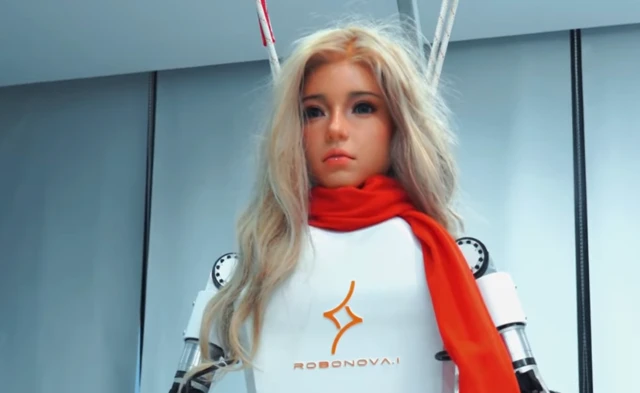 Robonova.i V2: Bionischer Roboter macht erste Gehversuche
