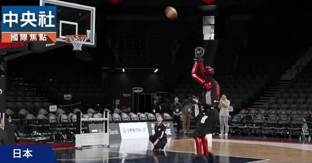 Toyotas CUE7 Roboter dribbelt jetzt und erobert das Spielfeld