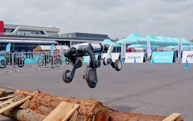 DEEP Robotics Lynx M20 erobert die Offroad-Strecke