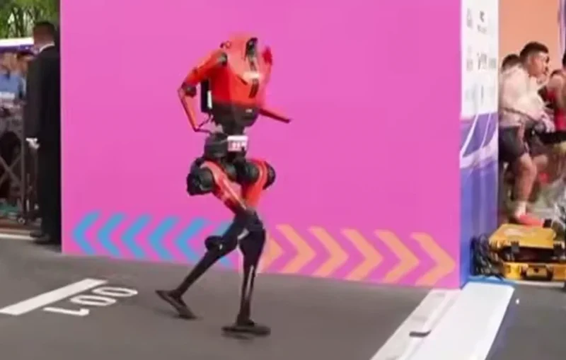 HONOR Roboter bricht menschlichen Halbmarathon-Weltrekord