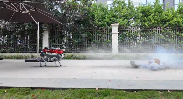DEEP Robotics Vierbeiner wird zum Feuerwehrmann