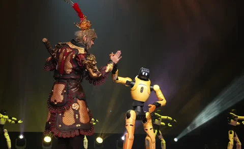 AGIBOTs Armee aus 40 Robotern inszeniert Monkey King Legende