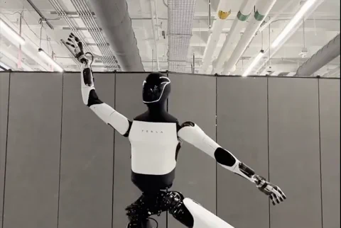 Tesla Optimus beeindruckt mit Tanzbewegungen in neuem Video