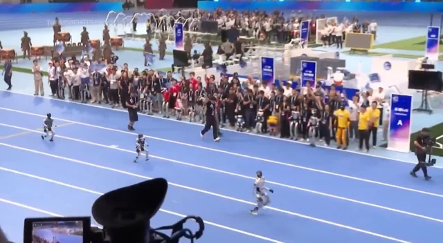 Robo-olimpia: Megkezdődtek Peking humanoid robotjátékai