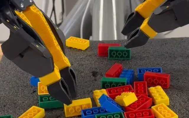 Roboter meistert Lego-Montage auf Anhieb