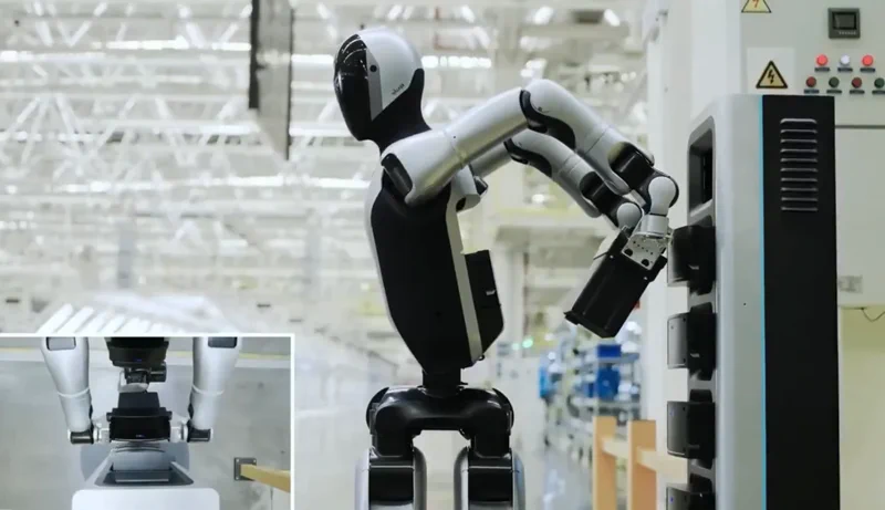 Der UBTECH Walker 2 Roboter tauscht seinen eigenen Akku aus
