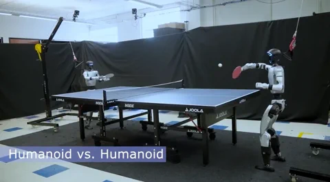Humanoide Roboter duellieren sich in epischem Tischtennis-Match